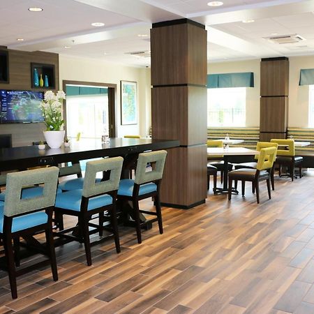 Holiday Inn Express & Suites - Hendersonville Se - Flat Rock By Ihg Екстериор снимка