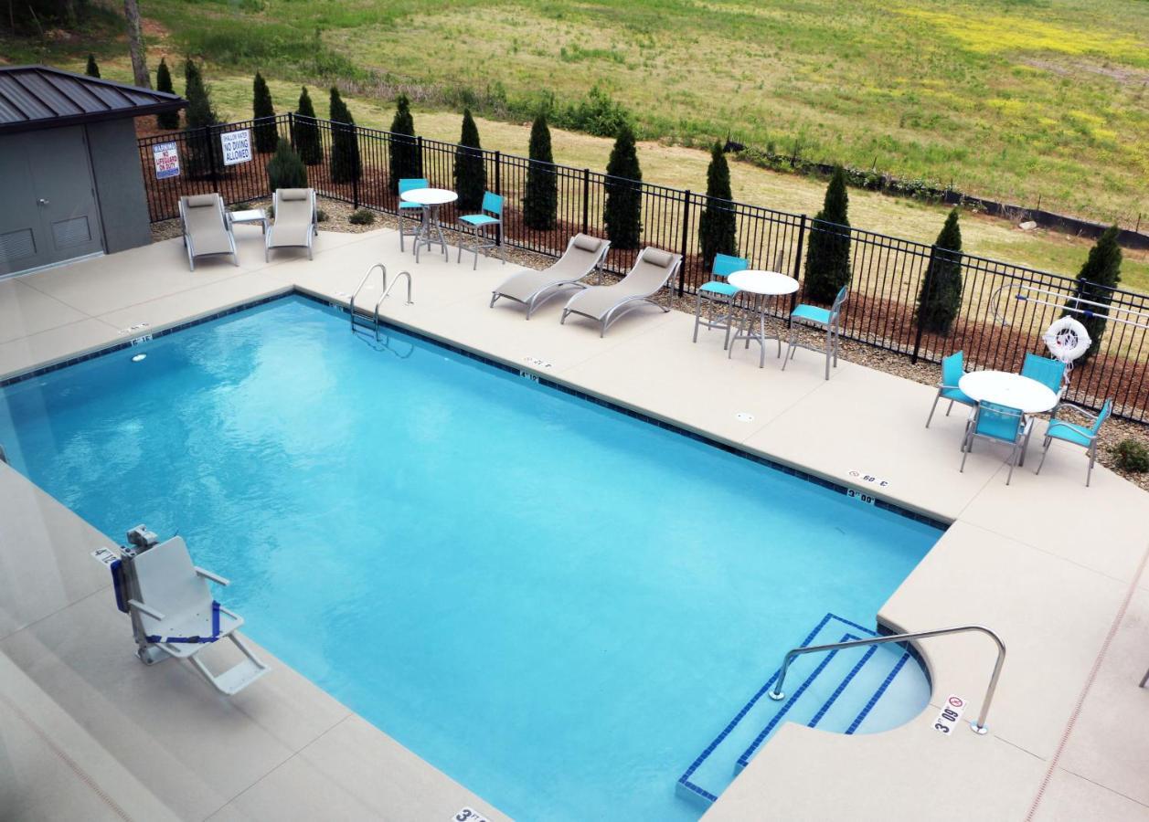 Holiday Inn Express & Suites - Hendersonville Se - Flat Rock By Ihg Екстериор снимка